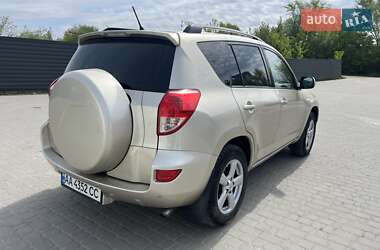 Внедорожник / Кроссовер Toyota RAV4 2006 в 
