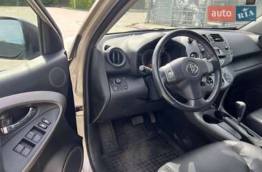 Внедорожник / Кроссовер Toyota RAV4 2006 в 