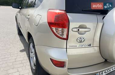 Внедорожник / Кроссовер Toyota RAV4 2006 в 