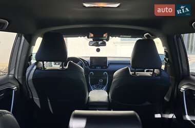 Внедорожник / Кроссовер Toyota RAV4 2019 в 