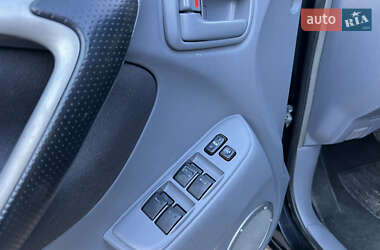 Внедорожник / Кроссовер Toyota RAV4 2003 в 