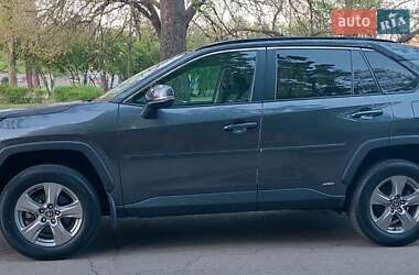 Позашляховик / Кросовер Toyota RAV4 2022 в 