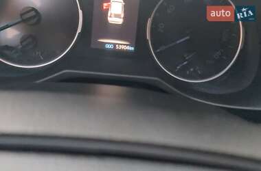 Позашляховик / Кросовер Toyota RAV4 2022 в 