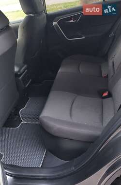 Позашляховик / Кросовер Toyota RAV4 2022 в 