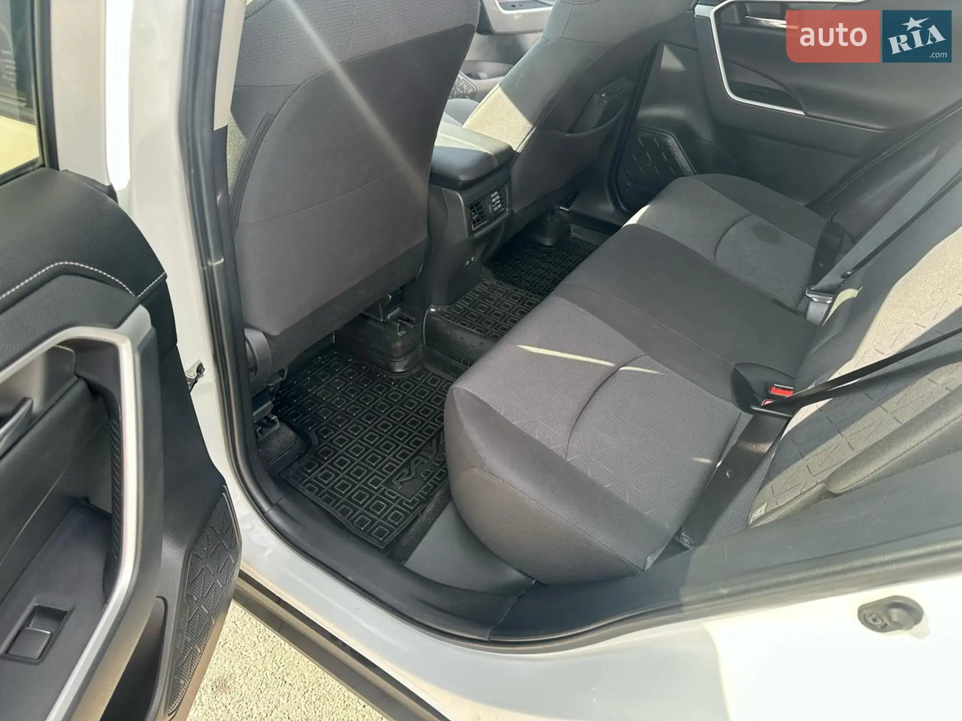 2021 Toyota RAV 4 - мініатюра 8