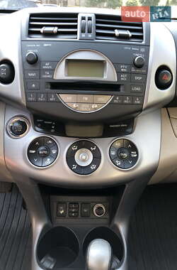 Внедорожник / Кроссовер Toyota RAV4 2007 в 