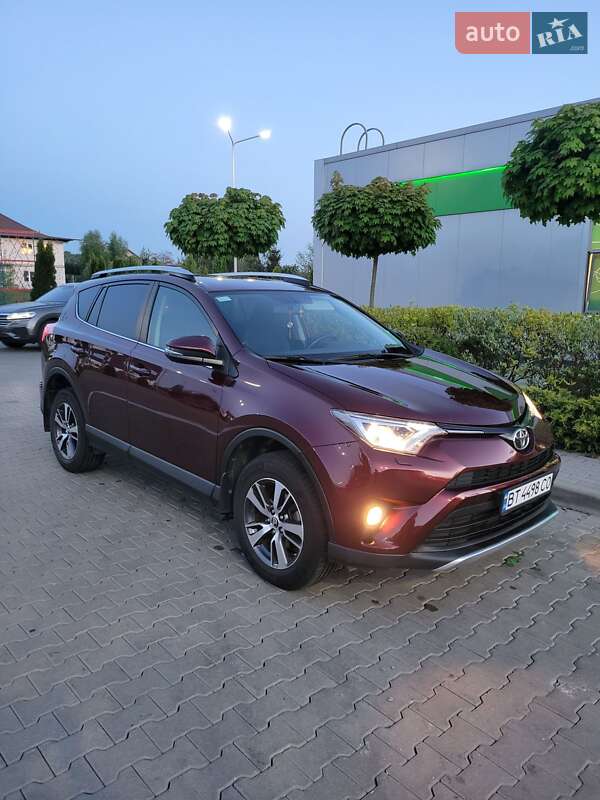 Внедорожник / Кроссовер Toyota RAV4 2017 в 