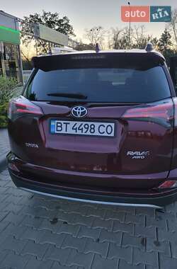 Внедорожник / Кроссовер Toyota RAV4 2017 в 