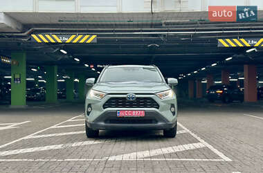 Позашляховик / Кросовер Toyota RAV4 2020 в 
