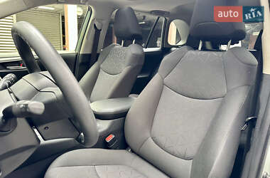 Позашляховик / Кросовер Toyota RAV4 2020 в 