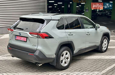 Позашляховик / Кросовер Toyota RAV4 2020 в 