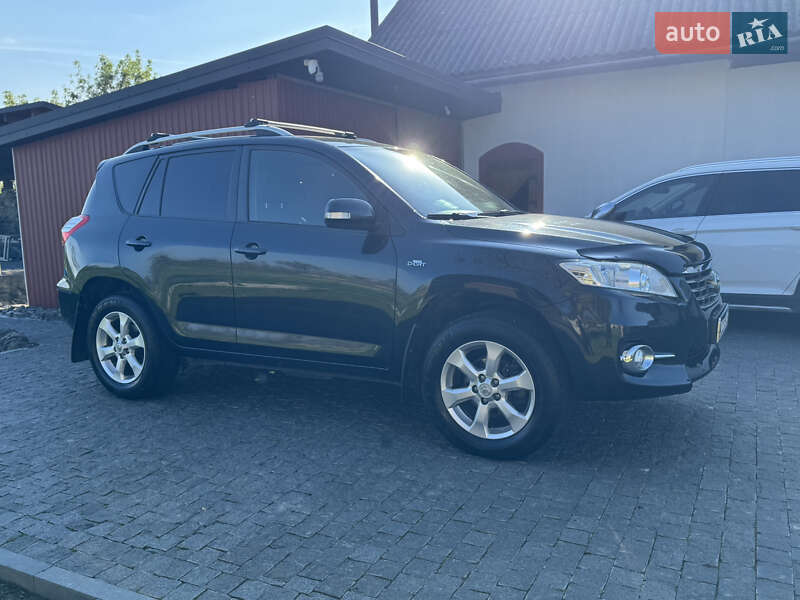Позашляховик / Кросовер Toyota RAV4 2010 в Хусті
