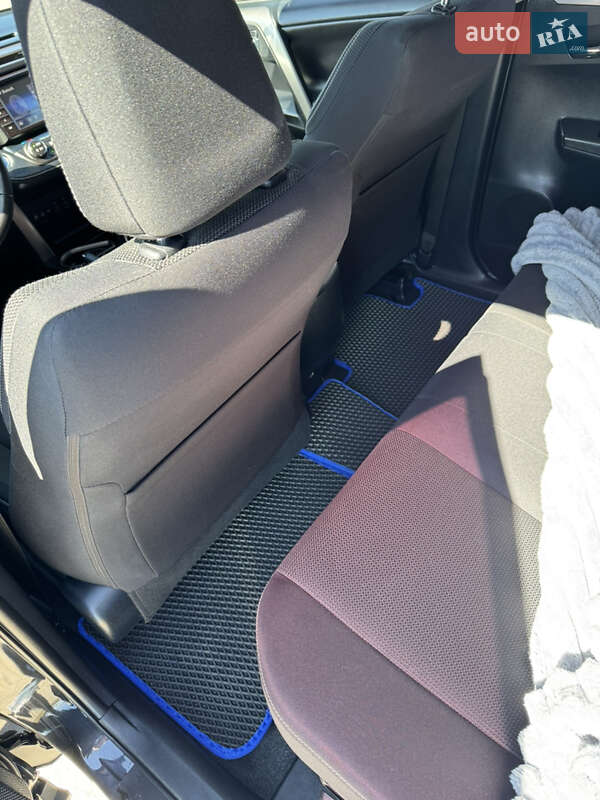 Внедорожник / Кроссовер Toyota RAV4 2017 в Ровно