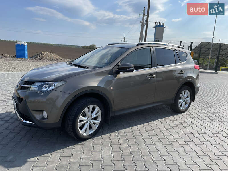 Внедорожник / Кроссовер Toyota RAV4 2013 в Голованевске