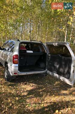 Позашляховик / Кросовер Toyota RAV4 2004 в 