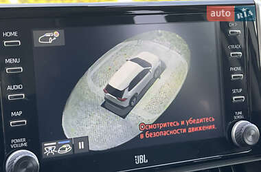 Позашляховик / Кросовер Toyota RAV4 2020 в 