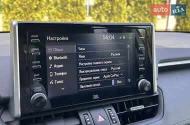 Позашляховик / Кросовер Toyota RAV4 2020 в 