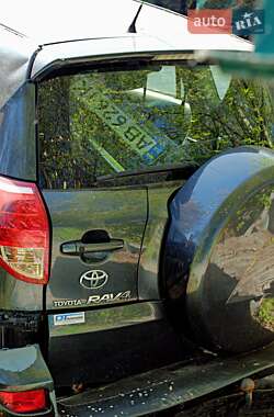Позашляховик / Кросовер Toyota RAV4 2007 в 
