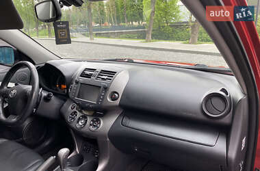 Позашляховик / Кросовер Toyota RAV4 2011 в 
