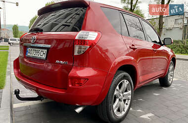 Позашляховик / Кросовер Toyota RAV4 2011 в 