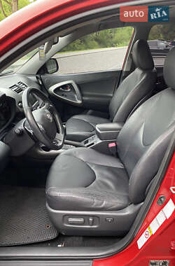 Позашляховик / Кросовер Toyota RAV4 2011 в 