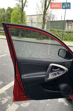 Позашляховик / Кросовер Toyota RAV4 2011 в 