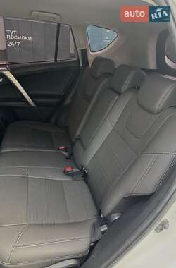 Внедорожник / Кроссовер Toyota RAV4 2018 в 