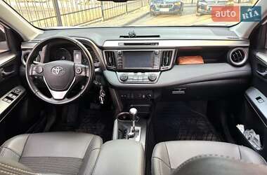 Внедорожник / Кроссовер Toyota RAV4 2018 в 