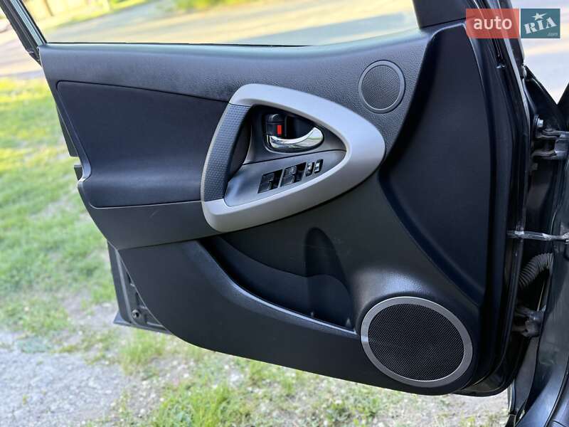 Позашляховик / Кросовер Toyota RAV4 2007 в Дніпрі
