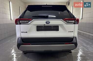 Внедорожник / Кроссовер Toyota RAV4 2023 в 
