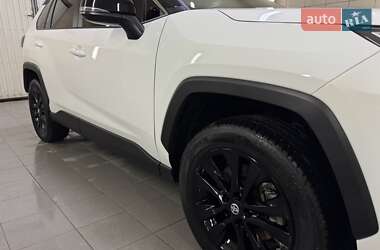 Внедорожник / Кроссовер Toyota RAV4 2023 в 