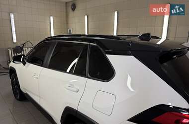 Внедорожник / Кроссовер Toyota RAV4 2023 в 