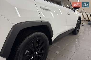 Внедорожник / Кроссовер Toyota RAV4 2023 в 