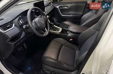 Внедорожник / Кроссовер Toyota RAV4 2023 в 