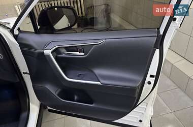 Внедорожник / Кроссовер Toyota RAV4 2023 в 