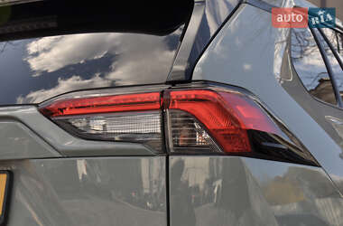 Позашляховик / Кросовер Toyota RAV4 2019 в 