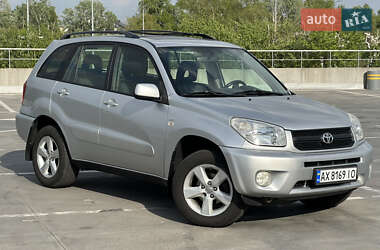 Внедорожник / Кроссовер Toyota RAV4 2005 в 