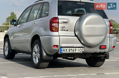 Внедорожник / Кроссовер Toyota RAV4 2005 в 