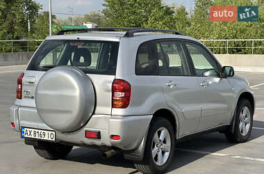 Внедорожник / Кроссовер Toyota RAV4 2005 в 