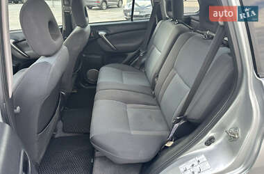 Внедорожник / Кроссовер Toyota RAV4 2005 в 