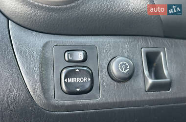 Внедорожник / Кроссовер Toyota RAV4 2005 в 