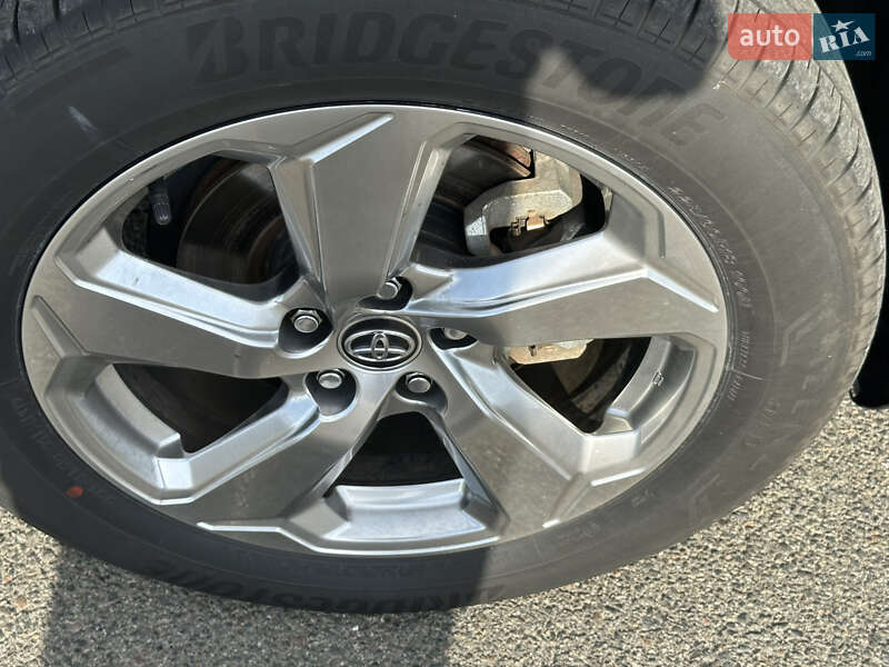 Позашляховик / Кросовер Toyota RAV4 2021 в Києві