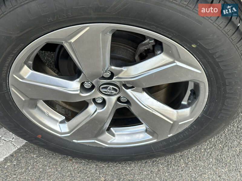 Позашляховик / Кросовер Toyota RAV4 2021 в Києві