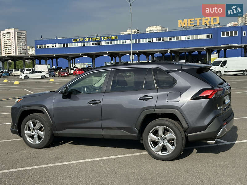Позашляховик / Кросовер Toyota RAV4 2021 в Києві