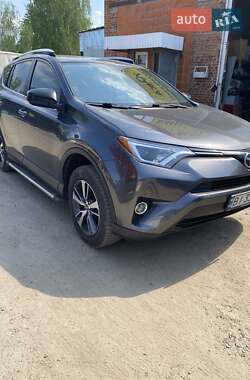 Внедорожник / Кроссовер Toyota RAV4 2016 в 