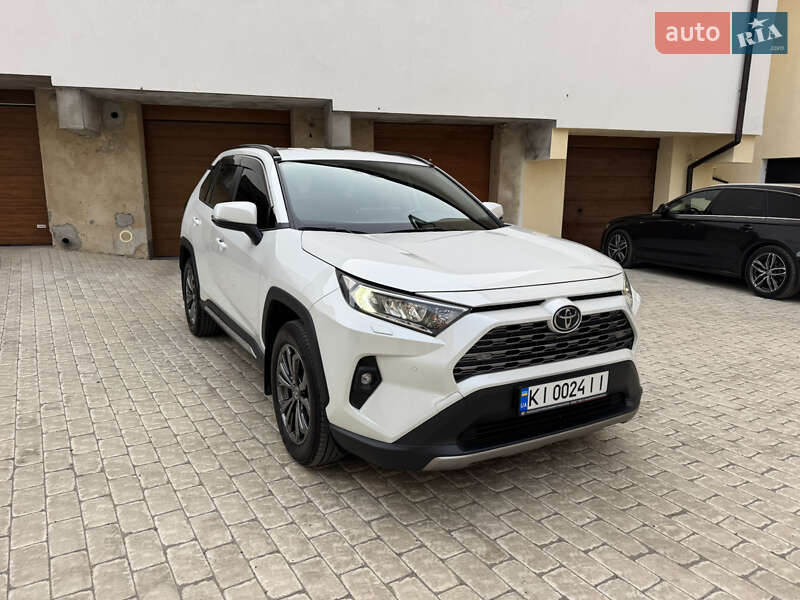 Позашляховик / Кросовер Toyota RAV4 2023 в Львові