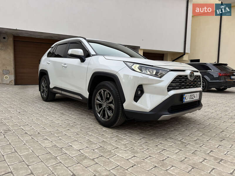 Позашляховик / Кросовер Toyota RAV4 2023 в Львові