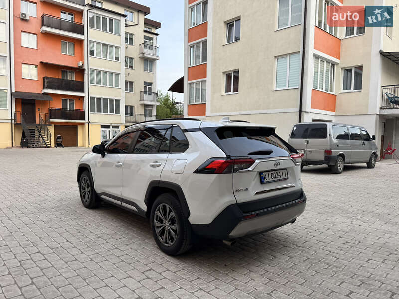 Позашляховик / Кросовер Toyota RAV4 2023 в Львові
