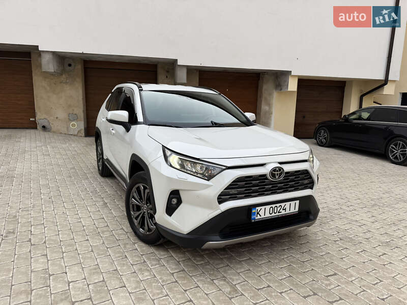 Позашляховик / Кросовер Toyota RAV4 2023 в Львові