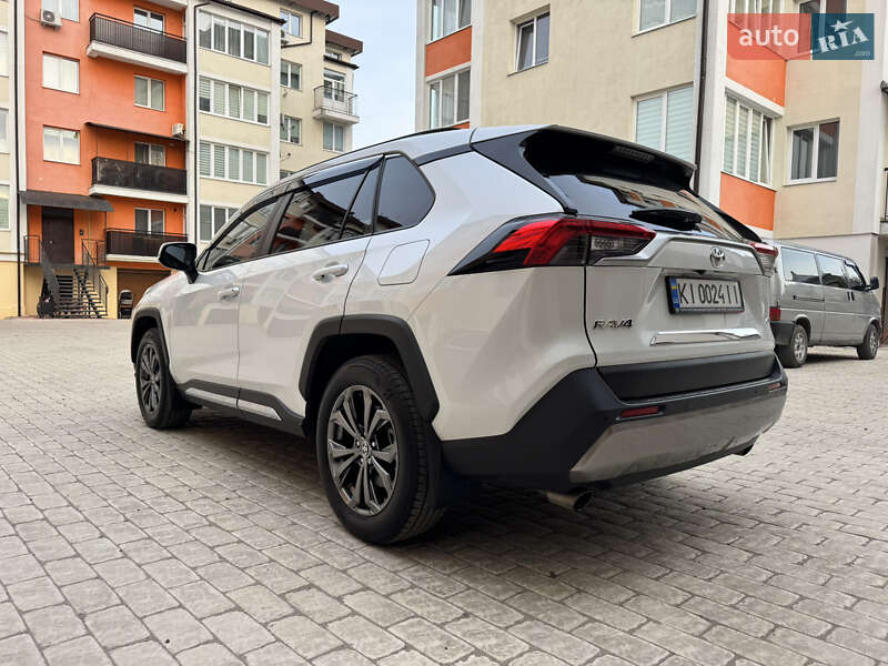 Позашляховик / Кросовер Toyota RAV4 2023 в Львові
